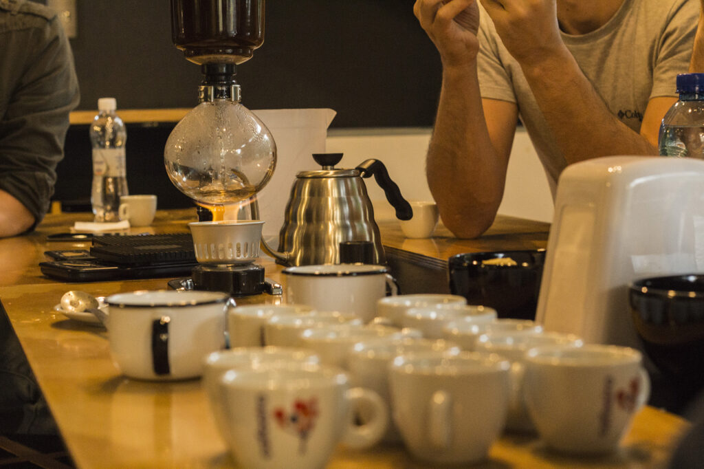 preparando o café na Syphon (sifão, Globinho)