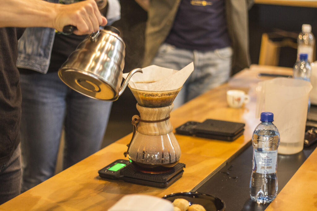 ARBOR Café, Workshop de métodos de preparo. Na foto preparo com a Chemex